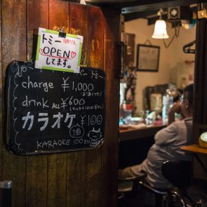 TE KOOP  GOLDEN GAI (02) 60x60 cm