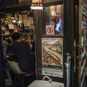 TE KOOP  GOLDEN GAI (03) 60x60 cm